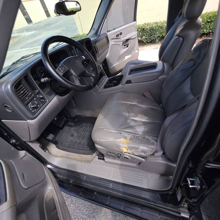 2005 Chevrolet Tahoe LT 4x2 Automatic — photo 9