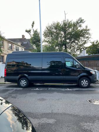 2022 Mercedes-Benz Sprinter 2500 High Roof I4 Sprinter 2500 Crew Van 170 in. WB Rear-Wheel Drive Automatic — photo 2