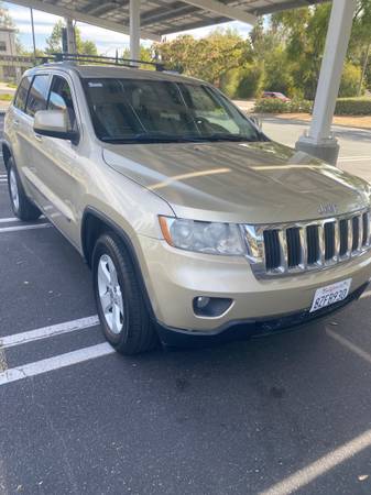 2011 Jeep Grand Cherokee Laredo 4dr 4x2 Automatic — photo 1