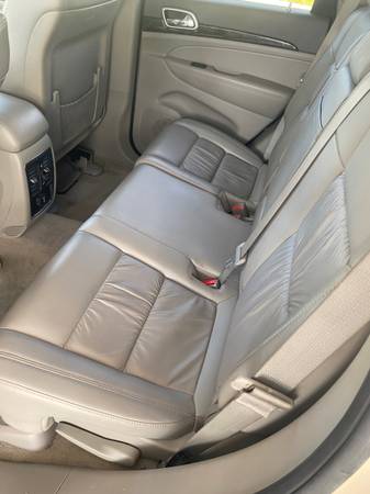 2011 Jeep Grand Cherokee Laredo 4dr 4x2 Automatic — photo 6