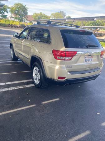 2011 Jeep Grand Cherokee Laredo 4dr 4x2 Automatic — photo 3
