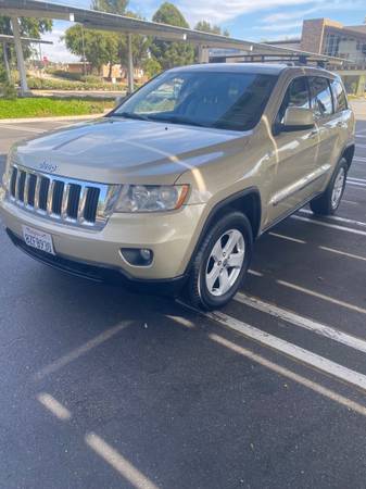 2011 Jeep Grand Cherokee Laredo 4dr 4x2 Automatic — photo 2