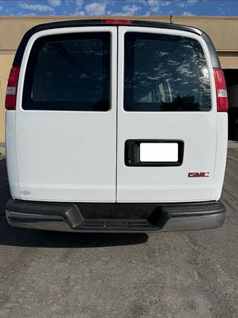 2016 GMC Savana 3500 Diesel Rear-wheel Drive Cargo Van Automatic — photo 4