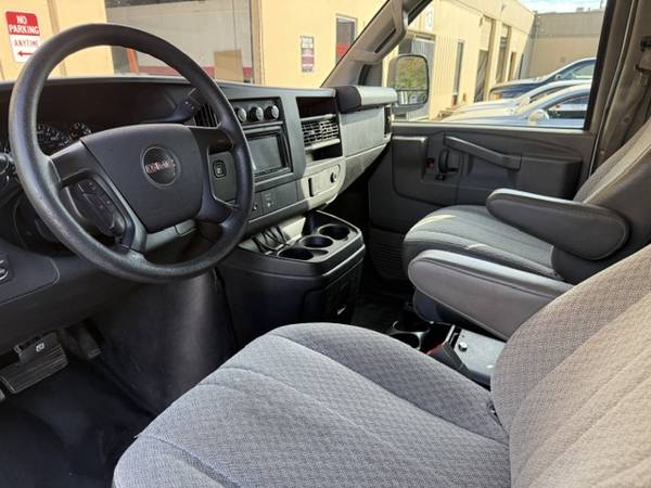 2016 GMC Savana 3500 Diesel Rear-wheel Drive Cargo Van Automatic — photo 6