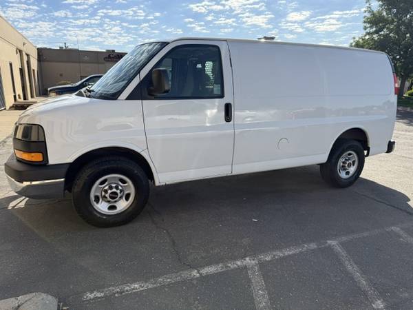 2016 GMC Savana 3500 Diesel Rear-wheel Drive Cargo Van Automatic — photo 2
