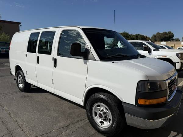 2016 GMC Savana 3500 Diesel Rear-wheel Drive Cargo Van Automatic — photo 3