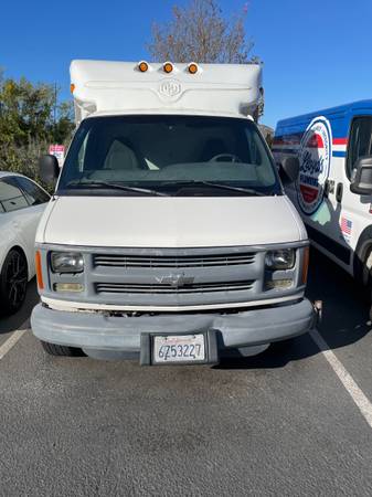2002 Chevrolet Cutaway G3500 — photo 1