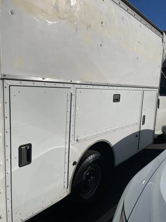 2002 Chevrolet Cutaway G3500 — photo 4