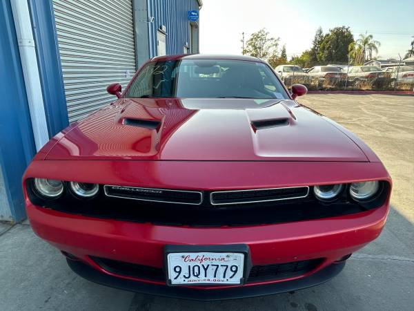 2015 Dodge Challenger SXT or R — photo 2