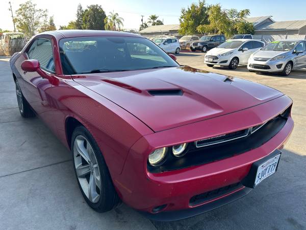 2015 Dodge Challenger SXT or R — photo 3