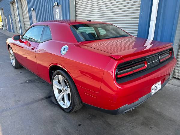 2015 Dodge Challenger SXT or R — photo 4