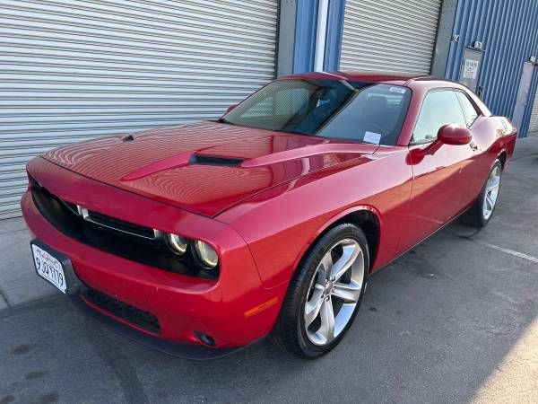 2015 Dodge Challenger SXT or R — photo 1