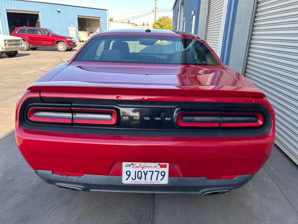 2015 Dodge Challenger SXT or R — photo 5