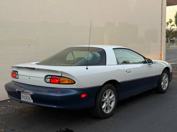 2002 Chevrolet Camaro Base 2dr Coupe Manual — photo 6