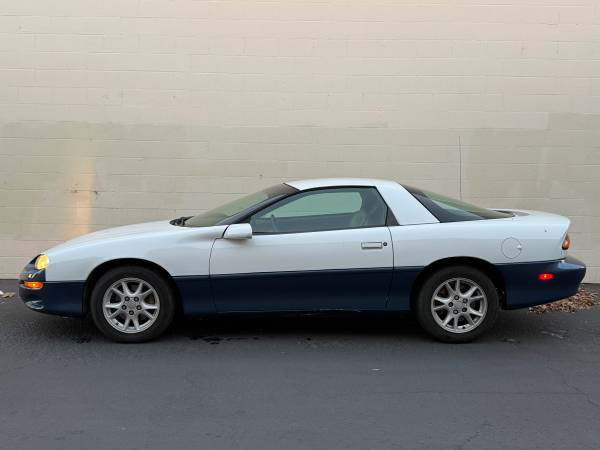 2002 Chevrolet Camaro Base 2dr Coupe Manual — photo 2
