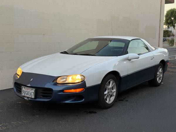 2002 Chevrolet Camaro Base 2dr Coupe Manual — photo 1