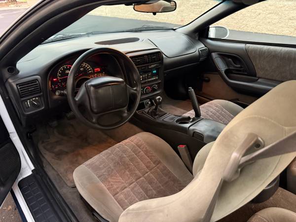 2002 Chevrolet Camaro Base 2dr Coupe Manual — photo 9