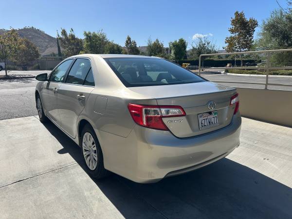 2013 Toyota Camry LE 4dr Sedan Automatic — photo 2