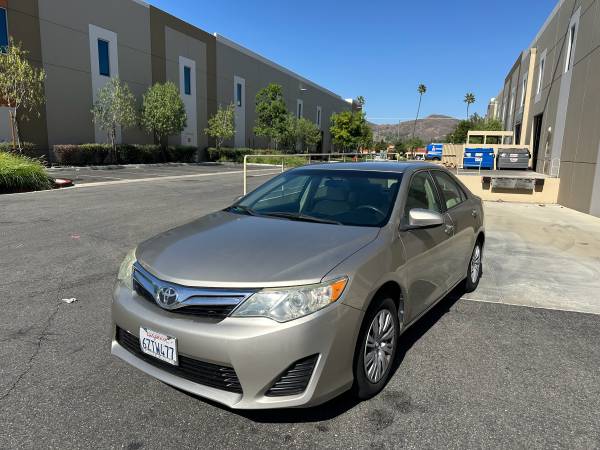 2013 Toyota Camry LE 4dr Sedan Automatic — photo 4