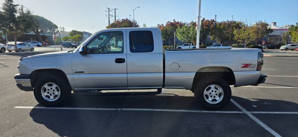 1999 Chevrolet Silverado 2500 LS 4x4 Regular Cab 8 ft. box Manual — photo 3