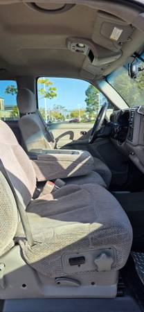 1999 Chevrolet Silverado 2500 LS 4x4 Regular Cab 8 ft. box Manual — photo 9