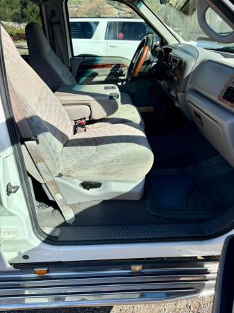 1999 Ford F 350 XLT 4x4 SD Regular Cab 137 in. WB SRW HD Manual — photo 7