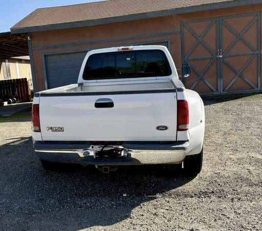 1999 Ford F 350 XLT 4x4 SD Regular Cab 137 in. WB SRW HD Manual — photo 2