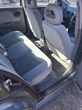 2004 Saturn ION 3 4dr Coupe CVT — photo 8