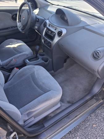 2004 Saturn ION 3 4dr Coupe CVT — photo 3
