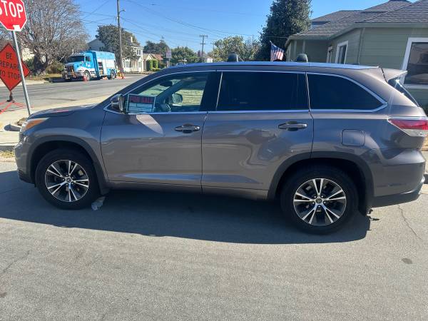 2016 Toyota Highlander LE 4dr Front-wheel Drive Automatic — photo 2