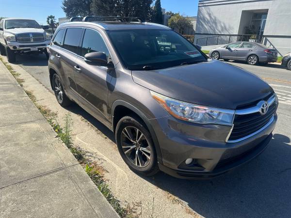2016 Toyota Highlander LE 4dr Front-wheel Drive Automatic — photo 1