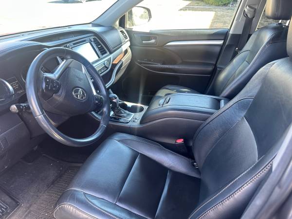2016 Toyota Highlander LE 4dr Front-wheel Drive Automatic — photo 3