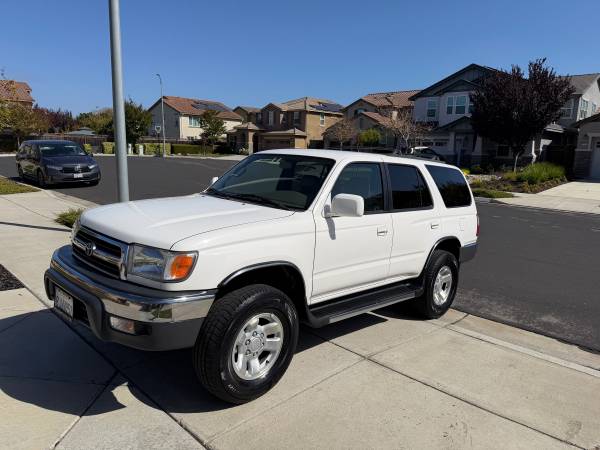 1999 Toyota 4runner Limited V6 4dr 4x2 Automatic — photo 1