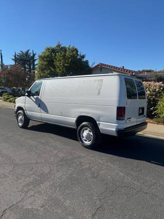 2011 Ford E 250 Commercial Cargo Van Automatic — photo 3