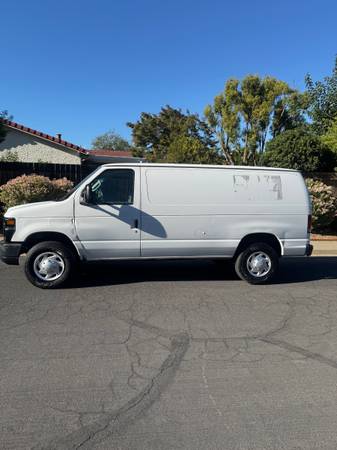 2011 Ford E 250 Commercial Cargo Van Automatic — photo 2