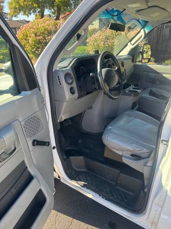 2011 Ford E 250 Commercial Cargo Van Automatic — photo 9