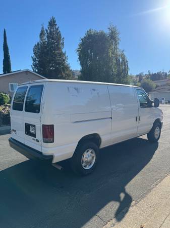 2011 Ford E 250 Commercial Cargo Van Automatic — photo 5