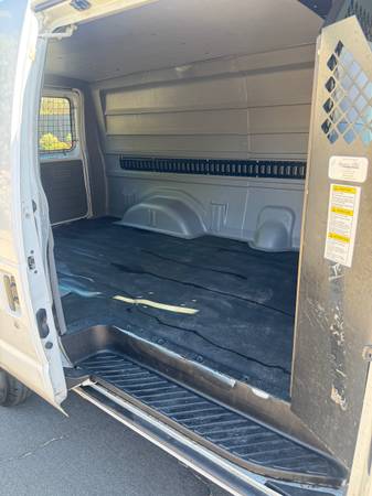 2011 Ford E 250 Commercial Cargo Van Automatic — photo 7