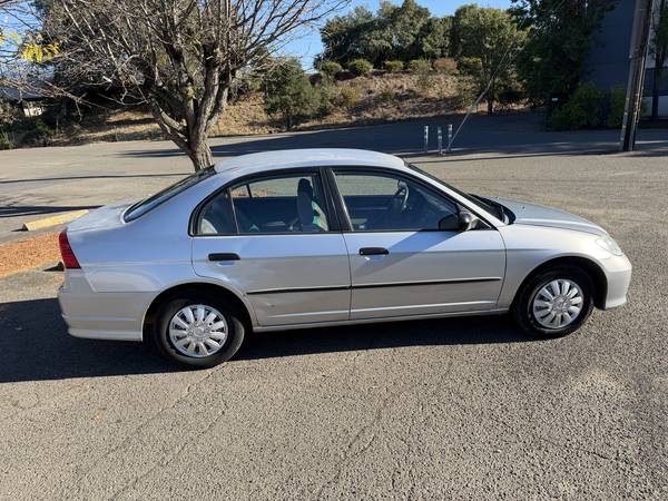 2004 Honda Civic HX 2dr Coupe CVT — photo 2