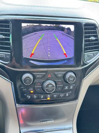 2020 Jeep Grand Cherokee Overland 4dr 4x2 Automatic — photo 12