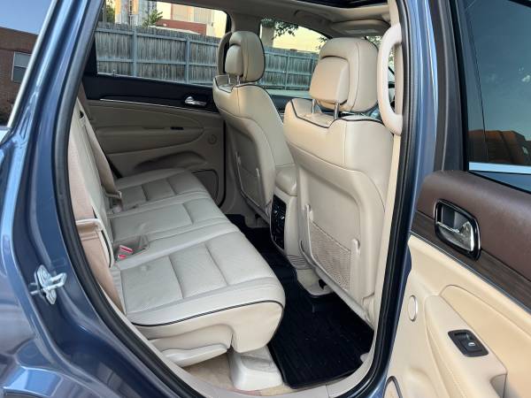 2020 Jeep Grand Cherokee Overland 4dr 4x2 Automatic — photo 9