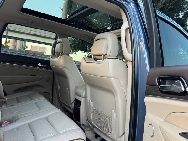 2020 Jeep Grand Cherokee Overland 4dr 4x2 Automatic — photo 8