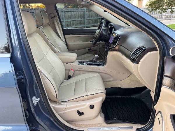 2020 Jeep Grand Cherokee Overland 4dr 4x2 Automatic — photo 11