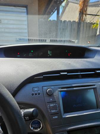 2015 Toyota Prius Two 5dr Hatchback CVT — photo 2