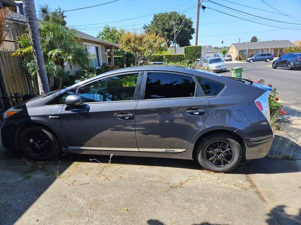 2015 Toyota Prius Two 5dr Hatchback CVT — photo 1