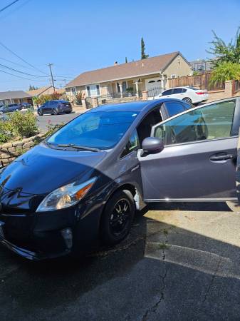 2015 Toyota Prius Two 5dr Hatchback CVT — photo 3