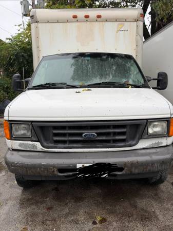 2006 Ford E-350 Super Duty Commercial — photo 2