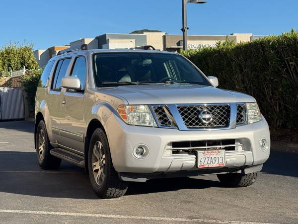 2012 Nissan Pathfinder Silver — photo 1