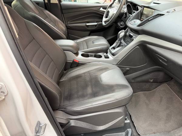 2015 Ford Escape SE 4dr 4x4 Automatic — photo 9