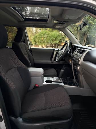 2010 Toyota 4runner SR5 V6 — photo 9